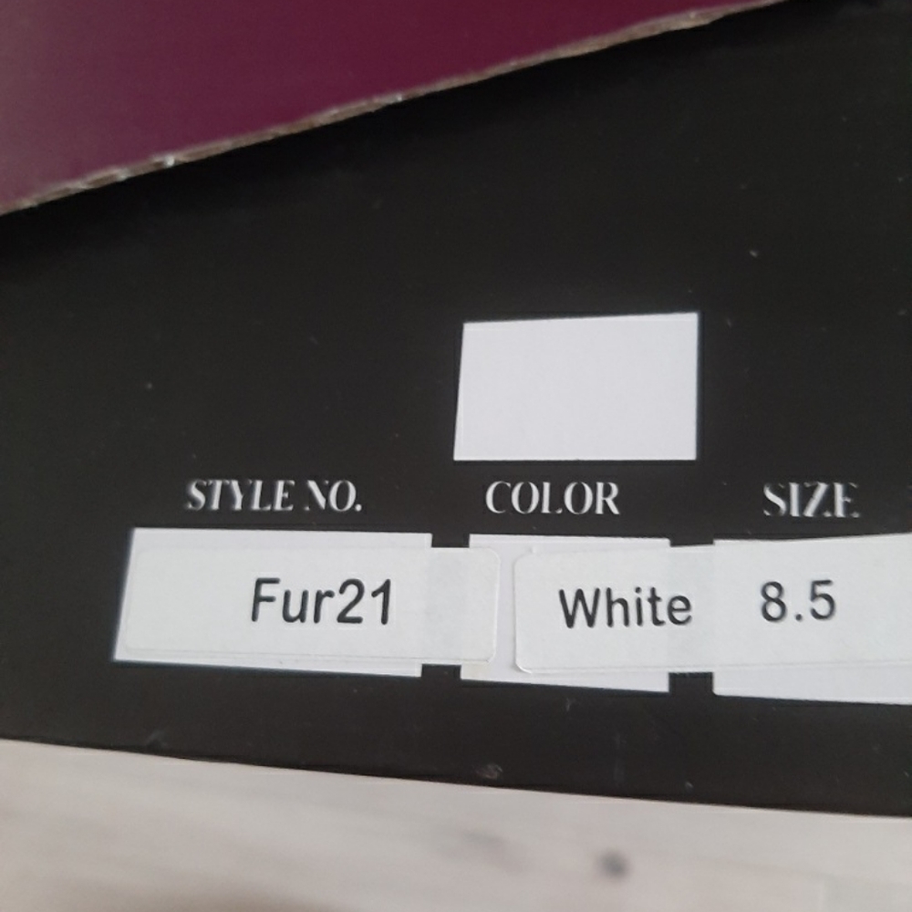 White boots - Picture 7 of 8